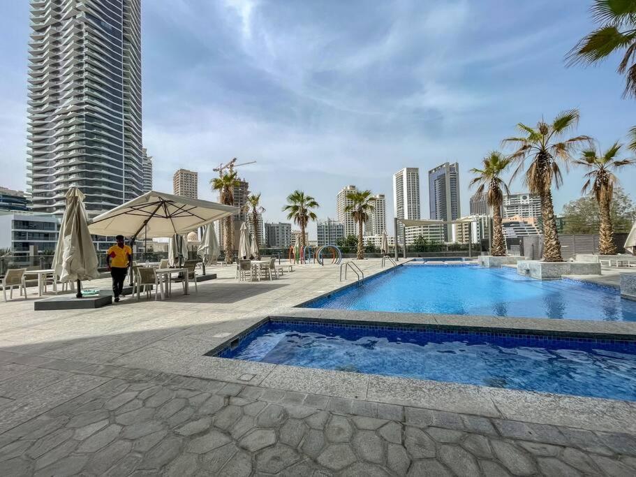 Cozy Studio In Sparkle Tower Jbr By Suiteable Dubaï Extérieur photo